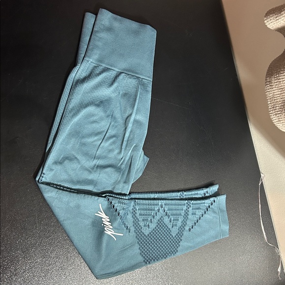 PINK Victoria's Secret Pants - Pink leggings size small